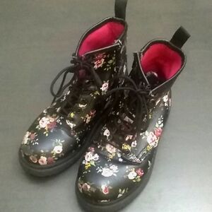 Cherokee Lace Up Boots